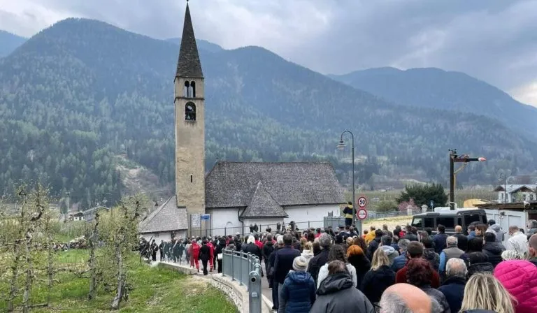 Uomini e orsi. E lupi, gazze e natura da gestire