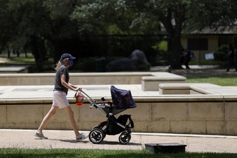 «Il figlio unico ci affoga, il secondo figlio ci salva»