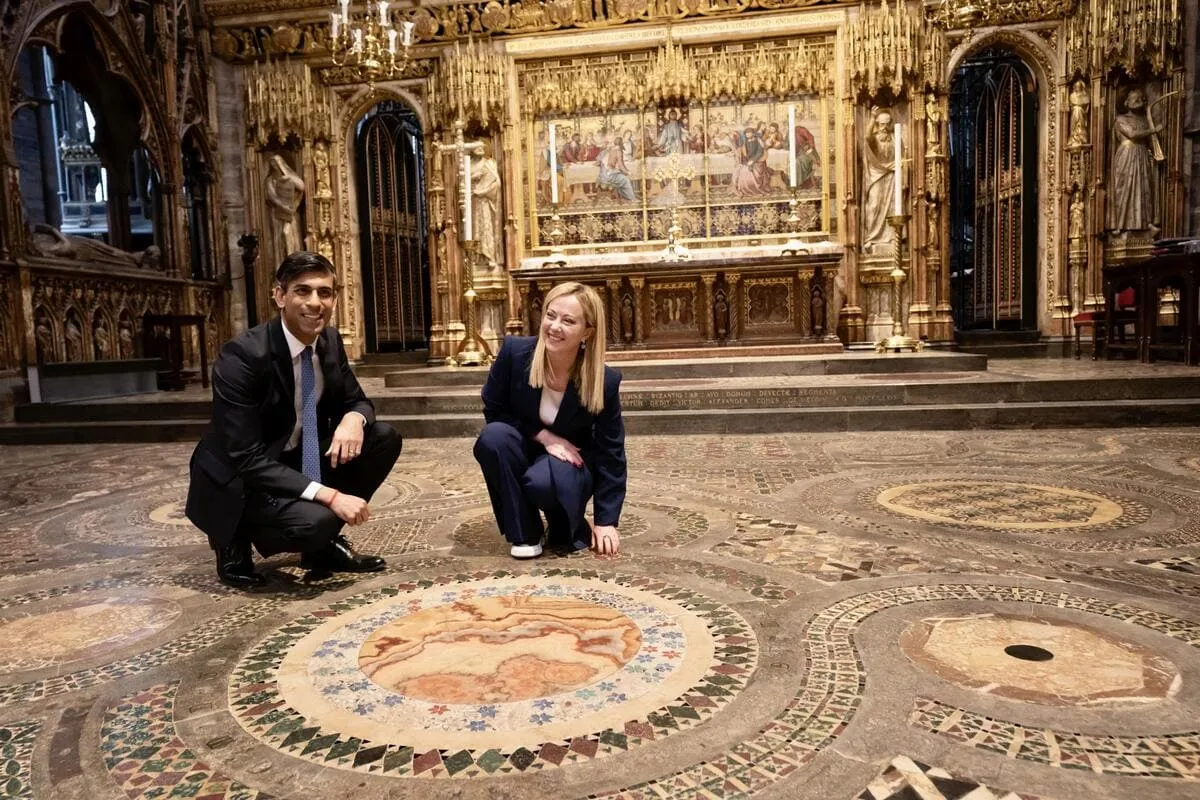 La premier Giorgia Meloni durante la sua visita a Londra e l'incontro col primo ministro britannico Sunak, Londra, 27 aprile 2023 (Ansa)