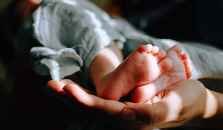 Oltre il costo-opportunit&agrave;: la genitorialit&agrave; come scelta di futuro