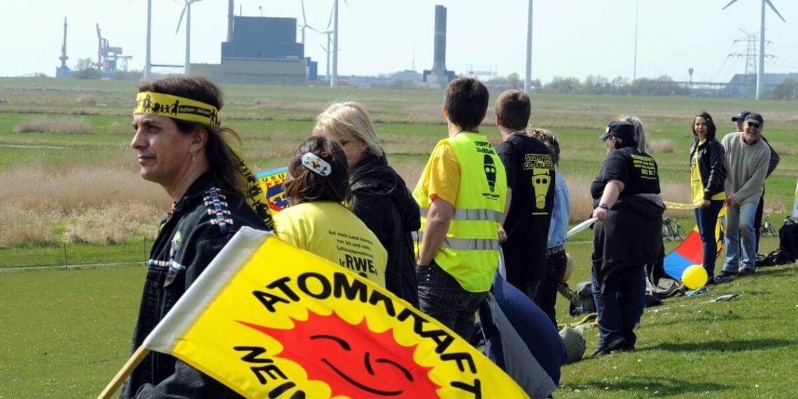proteste anti nucleare a Brunsbuettel, Germania, 24 aprile 2010 (Ansa)