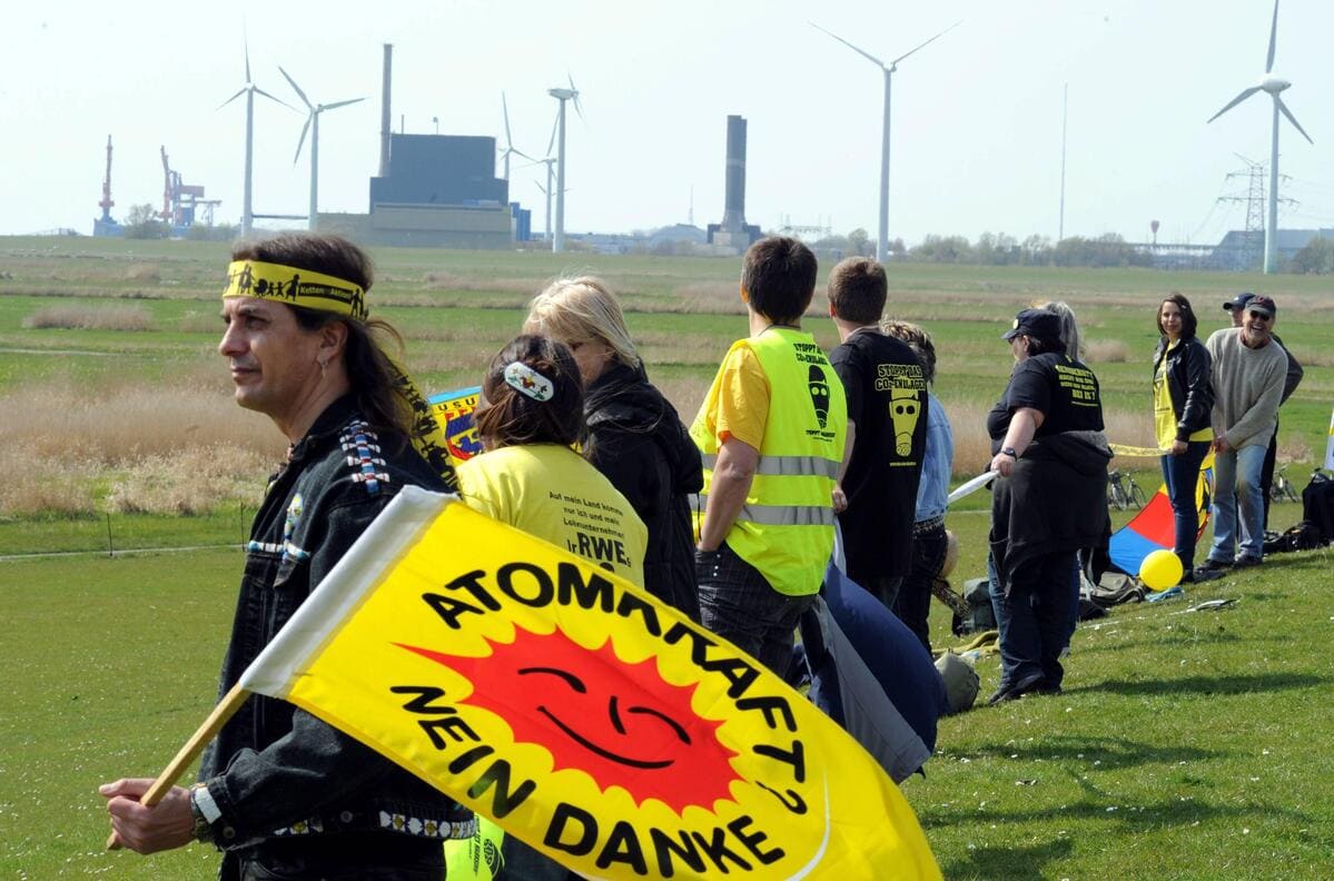 proteste anti nucleare a Brunsbuettel, Germania, 24 aprile 2010 (Ansa)