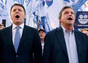 Matteo Renzi e Carlo Calenda durante la il comizio di chiusura della campagna elettorale di Azione-Italia Viva al Gianicolo, Roma, 23 settembre 2022 (Ansa)