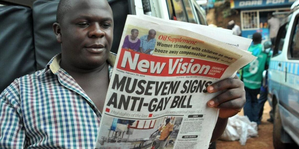 25 febbraio 2014, i quotidiani in Uganda aprono con la notizia della firma del premier Yoweri Museveni a una legge che prevede l’ergastolo per gli omosessuali