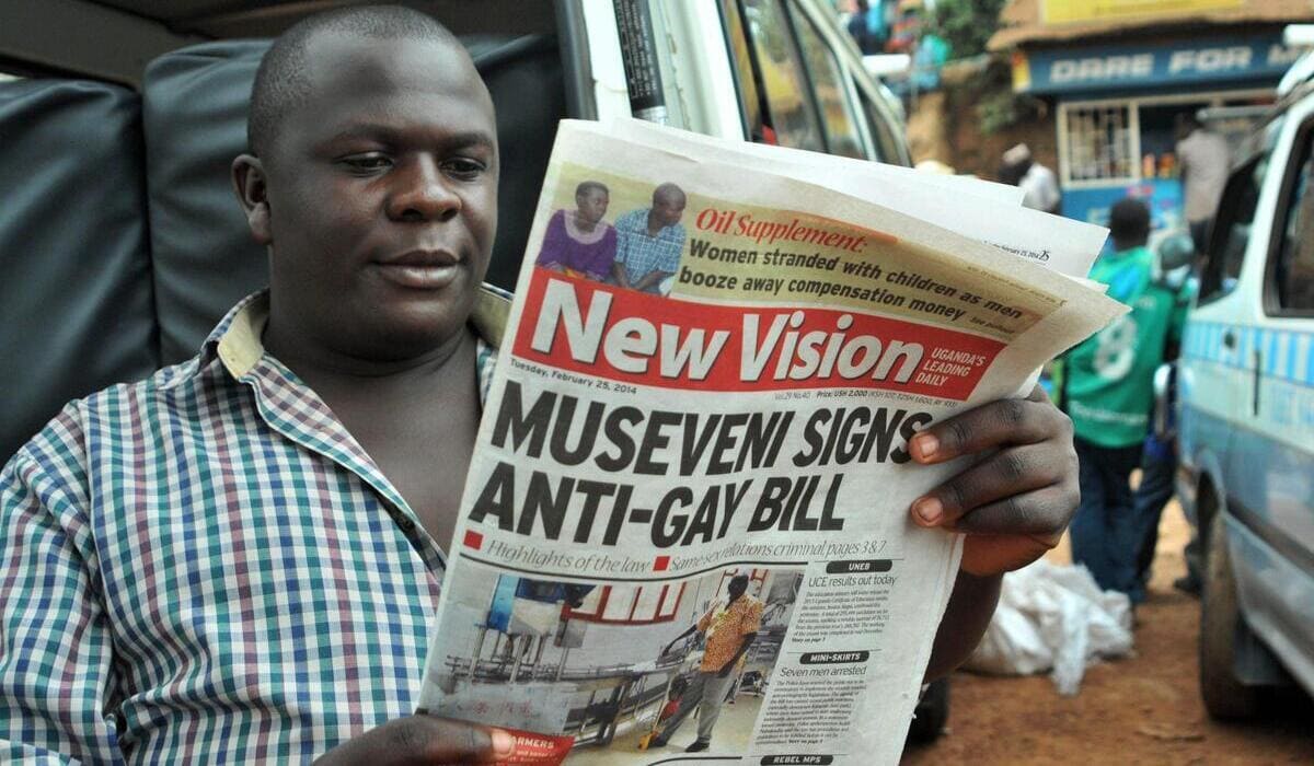 25 febbraio 2014, i quotidiani in Uganda aprono con la notizia della firma del premier Yoweri Museveni a una legge che prevede l’ergastolo per gli omosessuali