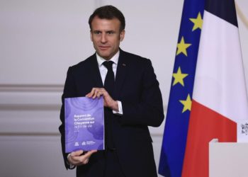 Macron fine vita