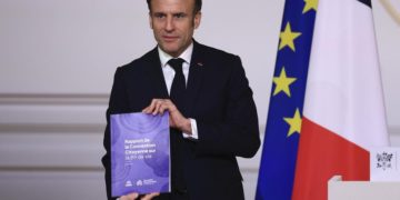 Macron fine vita