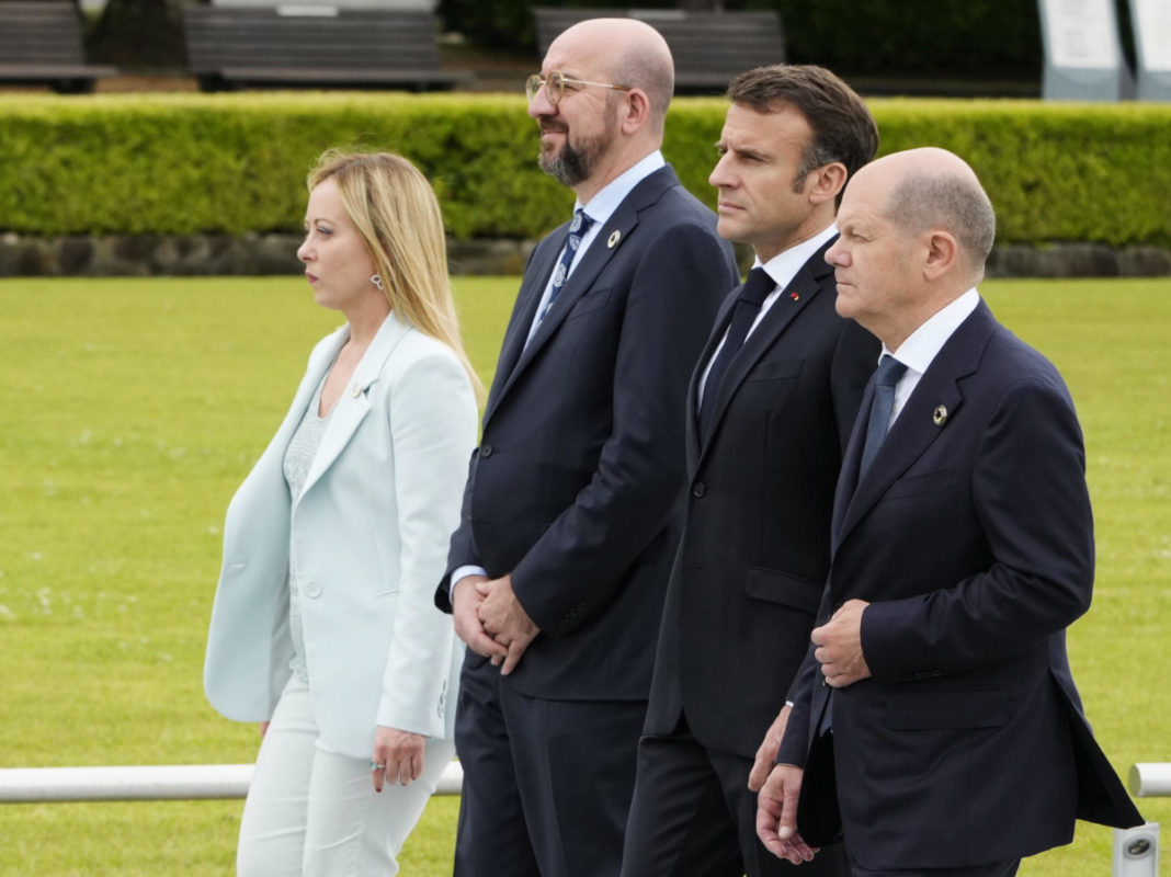 Giorgia Meloni, Charles Michel, Emmanuel Macron e Olaf Scholz al G7 di Hiroshima