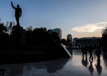 Monumento al “Leader nazionale” dell’Azerbaigian Heydar Aliyev nella capitale Baku