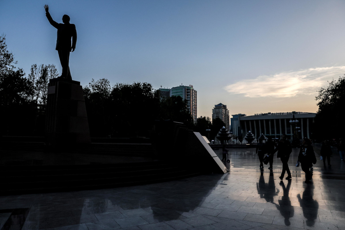 Monumento al “Leader nazionale” dell’Azerbaigian Heydar Aliyev nella capitale Baku
