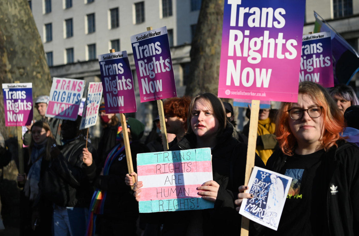 Protesta per i diritti dei trans davanti a Downing Street, Londra