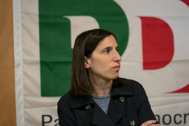 Elly Schlein non può essere nient’altro che Elly Schlein