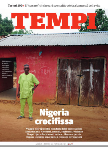 La copertina del numero di maggio 2023 di Tempi, dedicata a un reportage tra i cristiani perseguitati in Nigeria