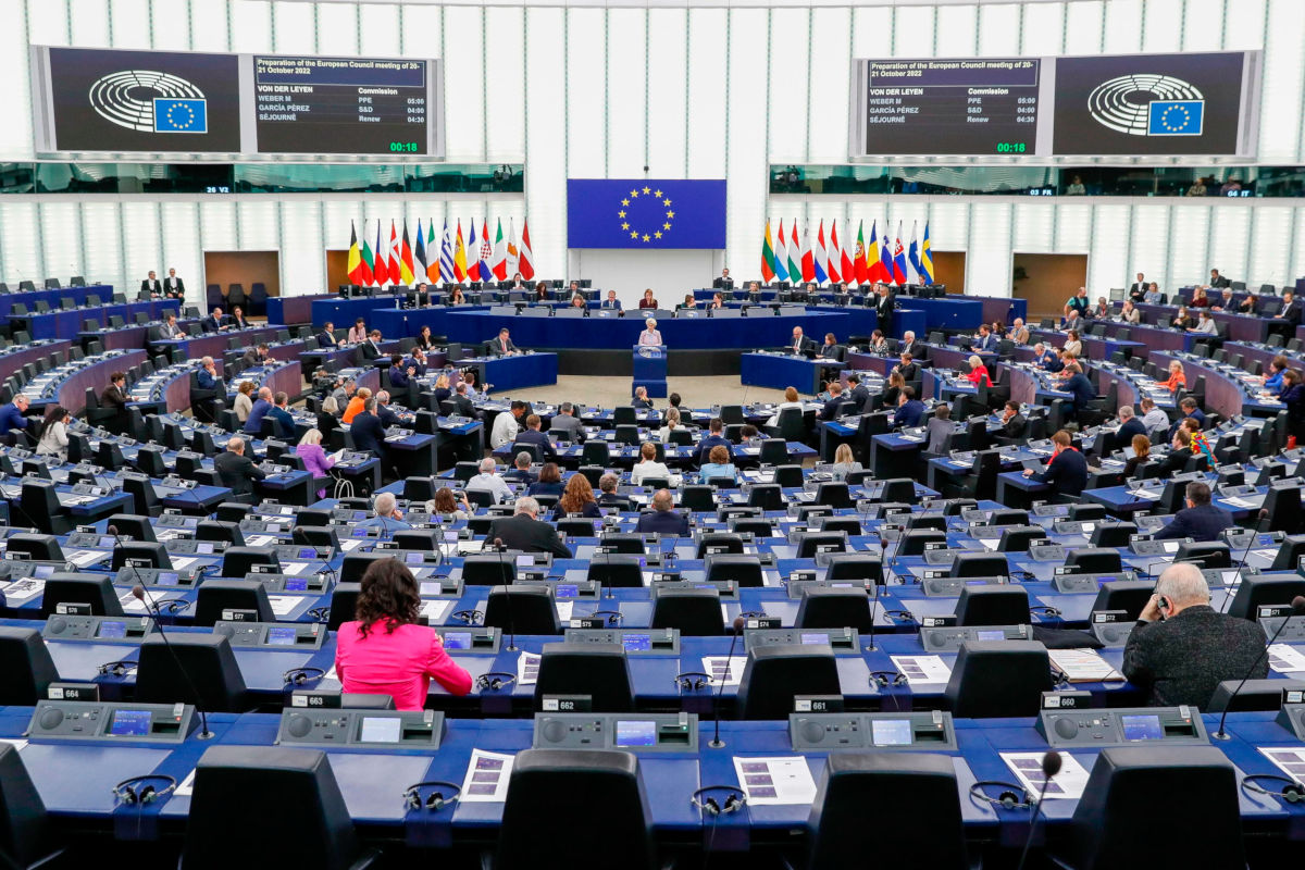 La presidente della Commissione europea Ursula von der Leyen nell’aula del Parlamento di Strasburgo