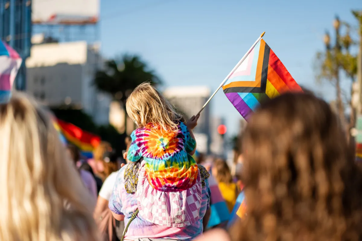 Bambina al gay pride