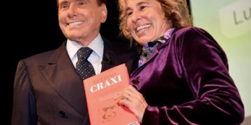 Silvio Berlusconi con Stefania Craxi, 29 ottobre 2018 (Ansa)