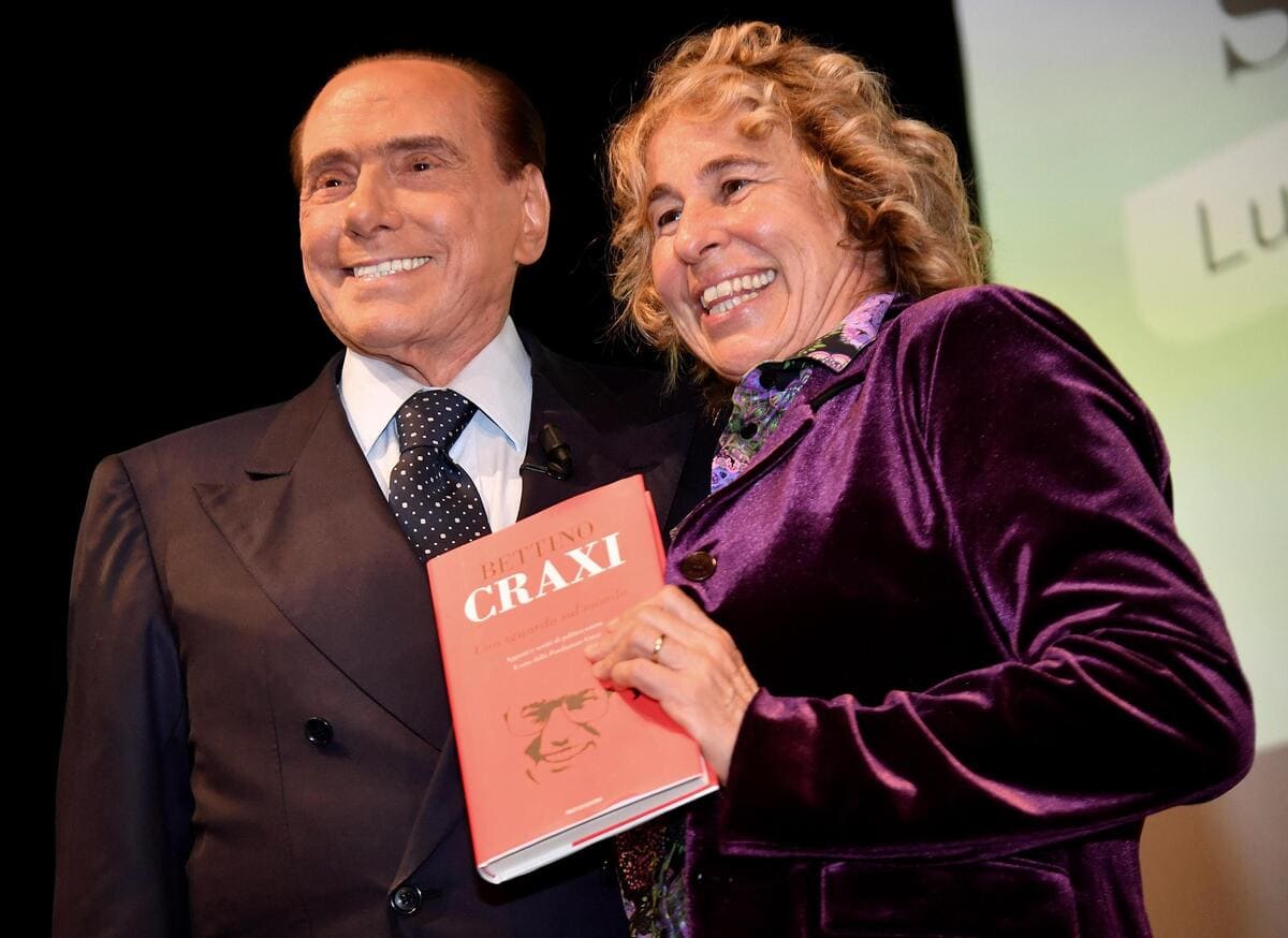 Silvio Berlusconi con Stefania Craxi, 29 ottobre 2018 (Ansa) 