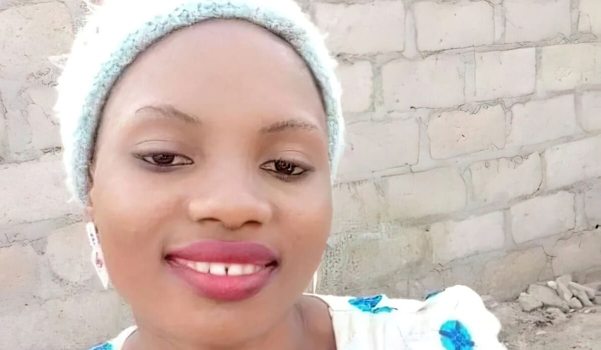 La cristiana Deborah Samuel, uccisa a Sokoto (Nigeria) per false accuse di blasfemia, dai suoi compagni di corso musulmani