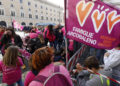 Manifestazione di famiglie omogenitoriali. Le “mamme arcobaleno” hanno organizzato un sit-in davanti al tribunale dopo l'impugnazione degli atti di nascita da parte della procura di Padova