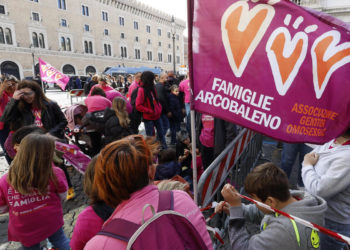 Manifestazione di famiglie omogenitoriali. Le “mamme arcobaleno” hanno organizzato un sit-in davanti al tribunale dopo l'impugnazione degli atti di nascita da parte della procura di Padova