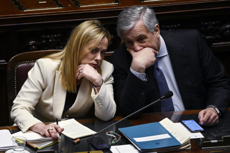 La Meloni e il problema di salvare il patrimonio politico di Berlusconi