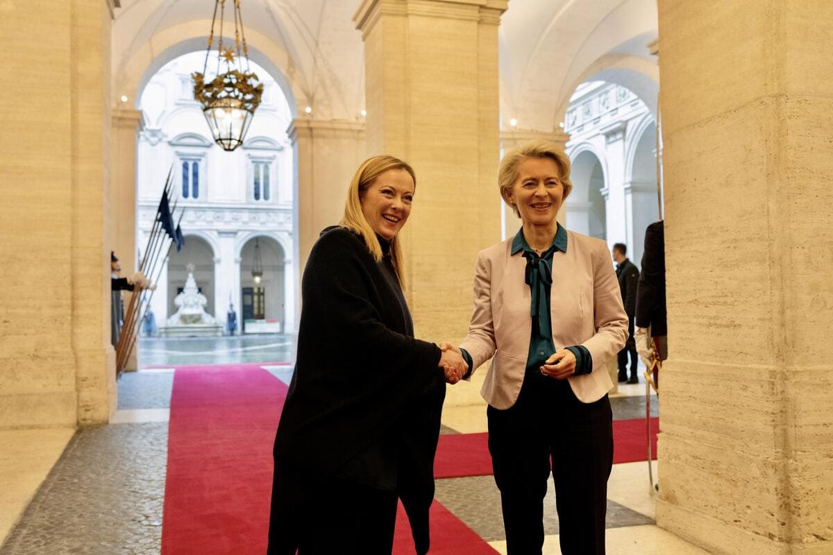 La presidente del consiglio Giorgia Meloni con la presidente della Commissione europea Ursula von der Leyen a Palazzo Chigi, Roma, 9 gennaio 2023 (Ansa)