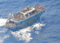 Immagine diffusa dalla Guardia costiera greca all’indomani del naufragio al largo di Pylos di un peschereccio con a bordo 750 migranti, 14 giugno 2023