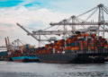 Navi cariche di container per l’export commerciale