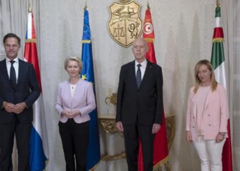 Giorgia Meloni in Tunisia insieme al presidente Kais Saied, Ursula von der Leyen e Mark Rutte