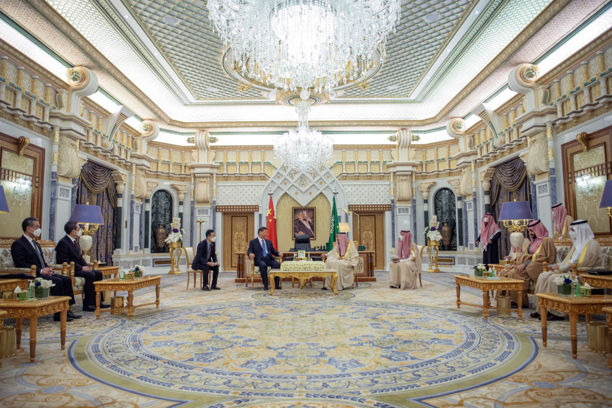 Il presidente cinese Xi Jinping ospite di re Salman bin Abdelaziz al Saud nel dicembre scorso a Riyadh
