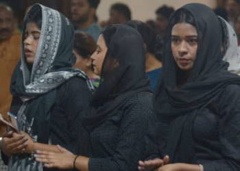 Donne cristiane pregano in Pakistan