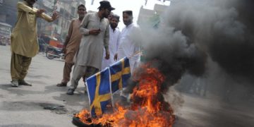 Proteste in Pakistan contro il rogo del Corano in Svezia
