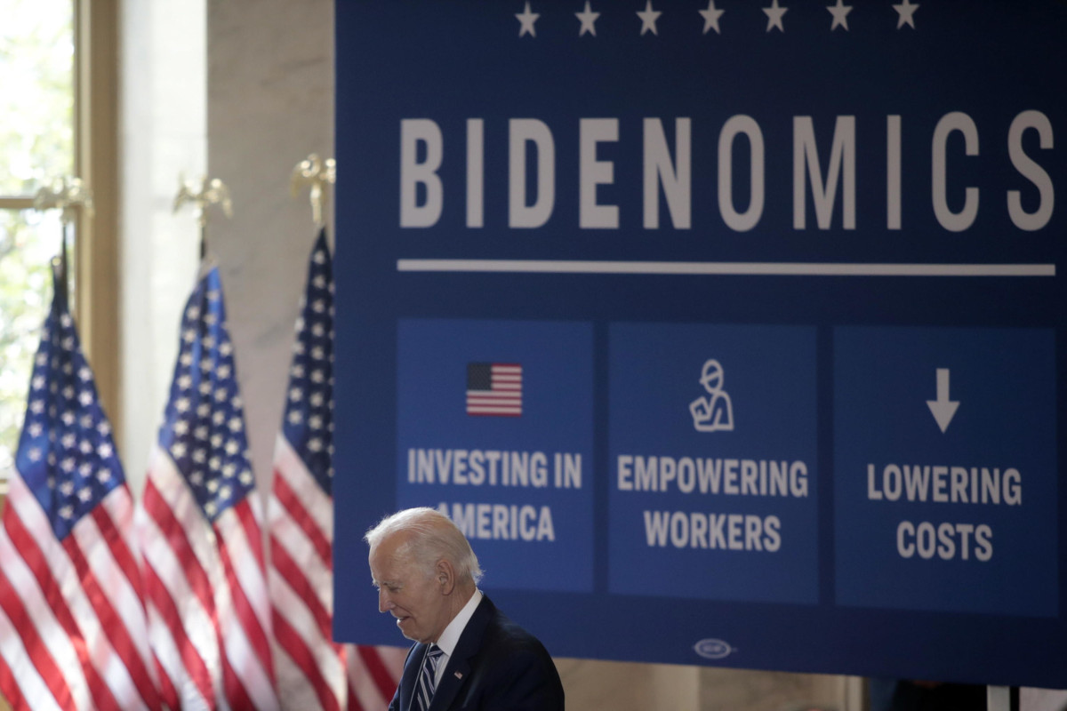 Il presidente degli Stati Uniti Joe Biden presenta il suo programma economico, la cosiddetta “Bidenomics”, all’Old Post Office di Chicago, 28 giugno 2023