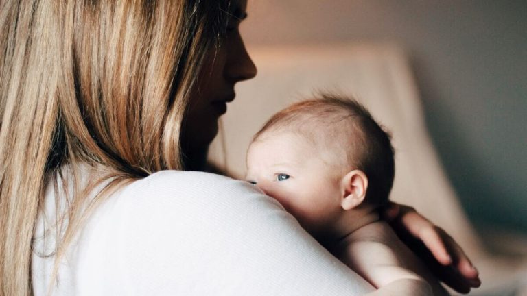 O l’aborto o l’aborto, la sinistra a Torino fa la “guerra alle povere”