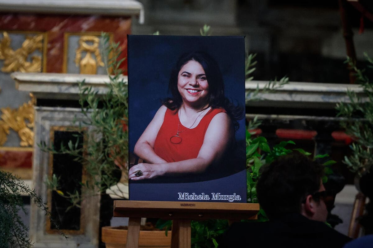 Un momento alla Chiesa degli Artisti durante i funerali di Michela Murgia, 12 agosto 2023 (Ansa)