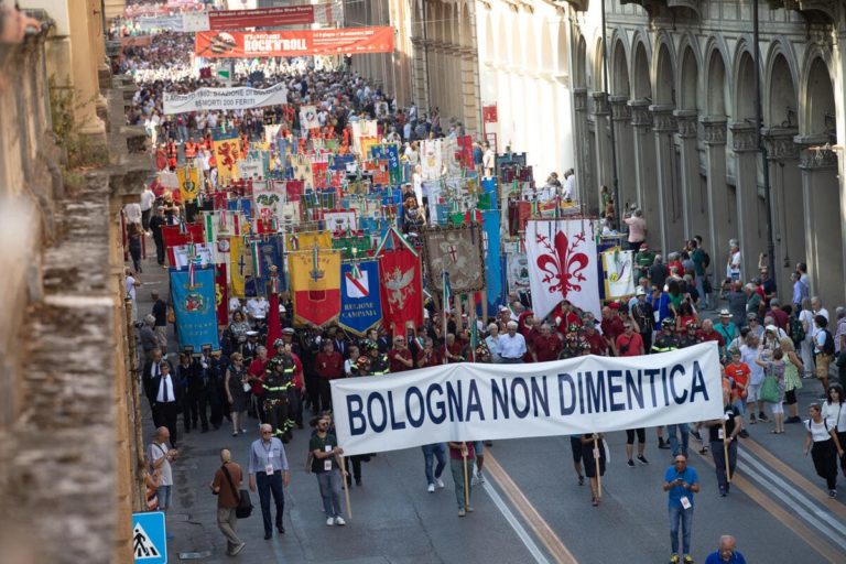 Le polemiche sulla strage di Bologna e il vero pericolo per la democrazia