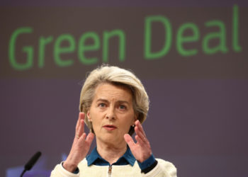 Ursula von der Leyen durante una conferenza stampa sul Green Deal