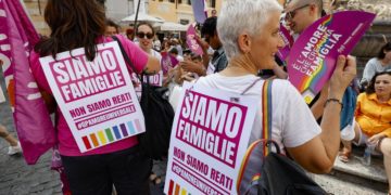 Manifestazione delle Famiglie Arcobaleno contro la legge che rende l'utero in affitto reato universale