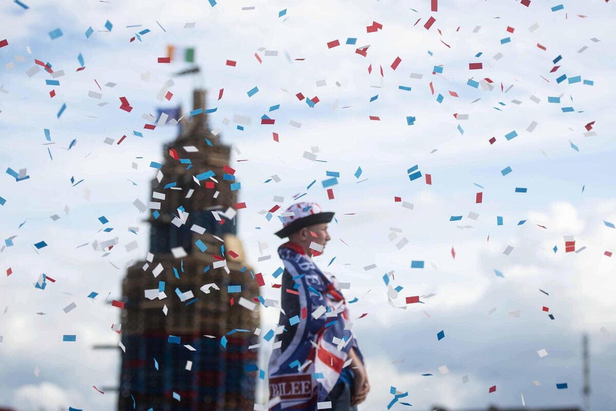 Festa a Belfast per le celebrazioni dell'anniversario della Battaglia del Boyne (foto Ansa)