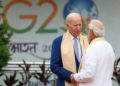 Stretta di mano tra il presidente americano Joe Biden e il primo ministro indiano Narendra Modi in occasione del G20 a New Delhi, 10 settembre 2023