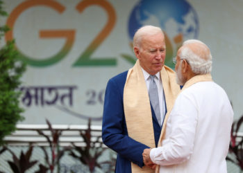 Stretta di mano tra il presidente americano Joe Biden e il primo ministro indiano Narendra Modi in occasione del G20 a New Delhi, 10 settembre 2023