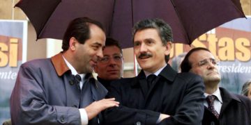 Massimo D'Alema con Antonio Di Pietro, 1 aprile 2000 (Ansa)