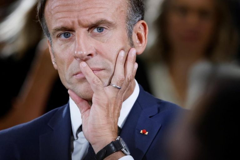 Ormai Macron non ne azzecca più una