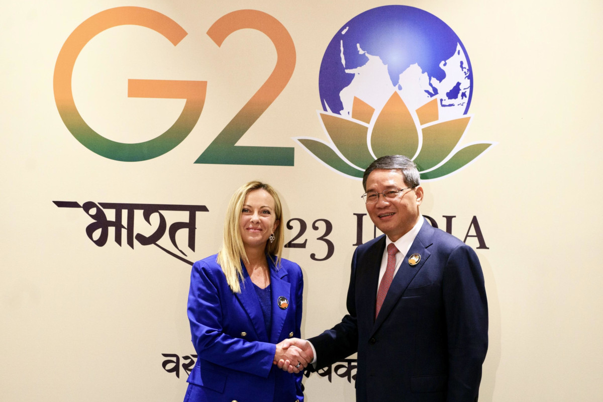 Giorgia Meloni con il primo ministro cinese Li Qiang al vertice del G20 a New Delhi, 9 settembre 2023