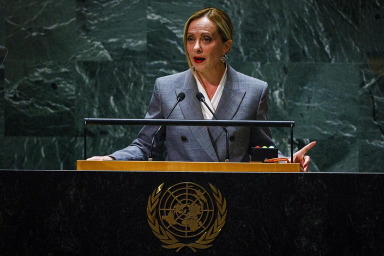 Cosa ci insegna l’irrealizzabile “modello australiano” sui migranti