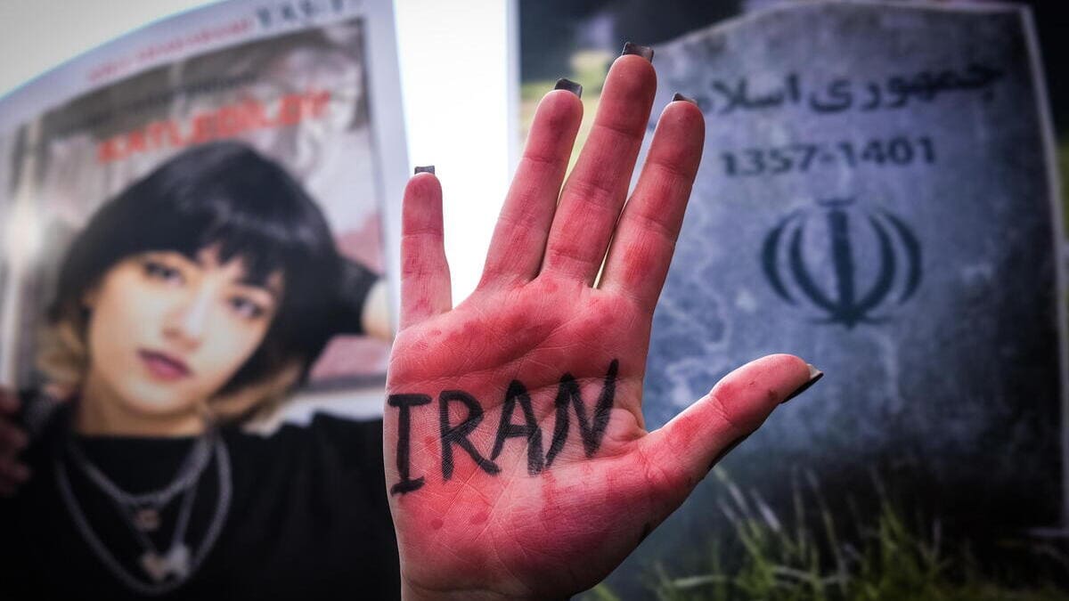 Protesta a Istanbul contro l'uccisione in Iran di Mahsa Amini