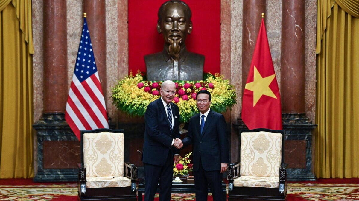 Joe Biden incontra ad Hanoi il presidente del Vietnam, Vo Van Thuong