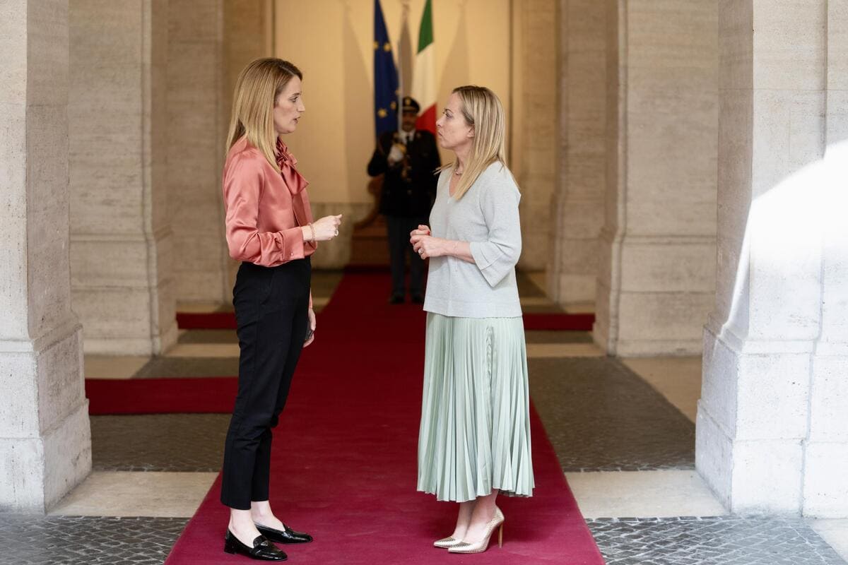 La presidente dell'Europarlamento Roberta Metsola con la presidente del Consiglio Giorgia Meloni, Palazzo Chigi Roma, 22 giugno 2023 (Ansa)