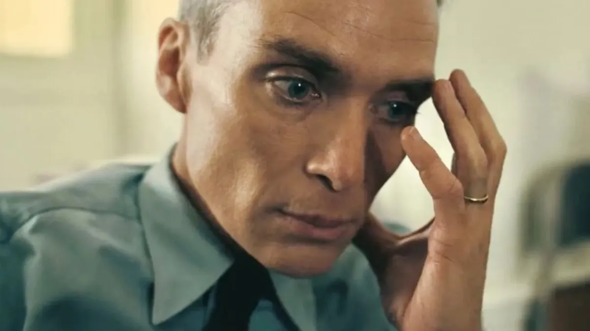 Cillian Murphy nei panni di Roberto Oppenheimer nel film di Christopher Nolan