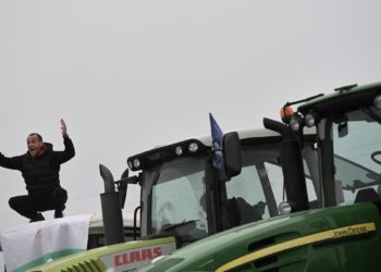 Agricoltori in Bulgaria protestano contro le importazioni di grano dall'Ucraina